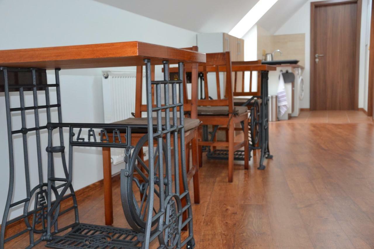 Attic Rooms Tabor Bagian luar foto