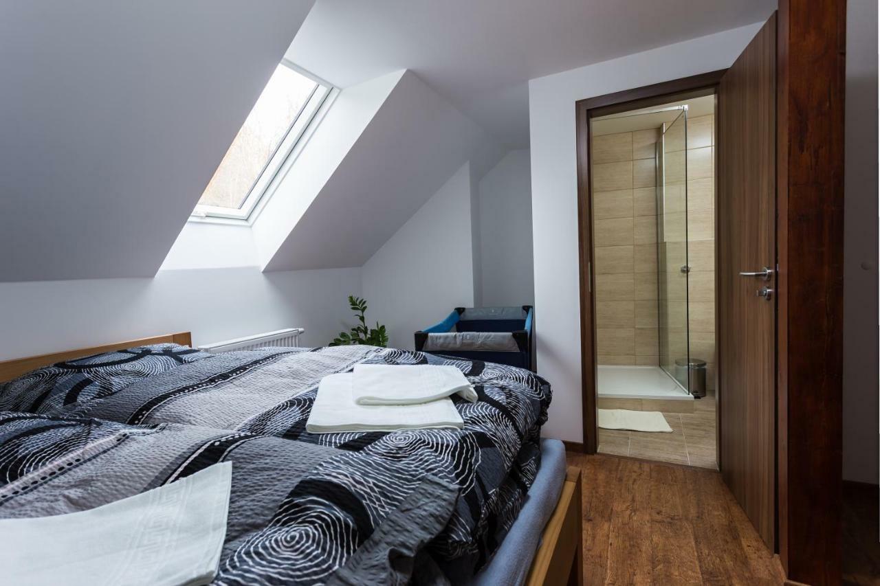 Attic Rooms Tabor Bagian luar foto
