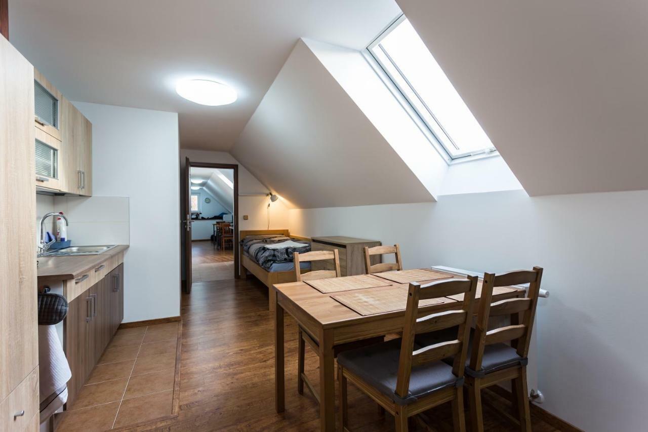 Attic Rooms Tabor Bagian luar foto