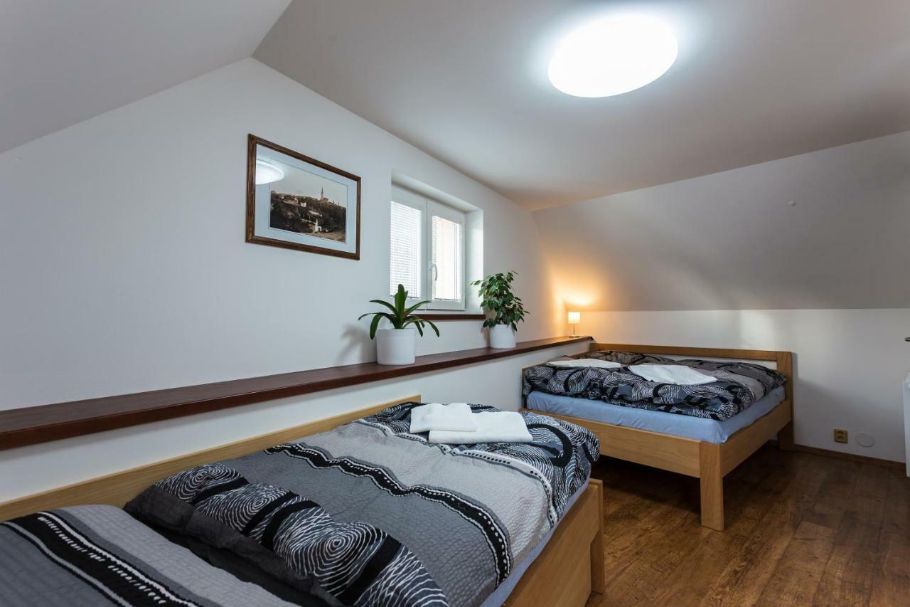 Attic Rooms Tabor Bagian luar foto
