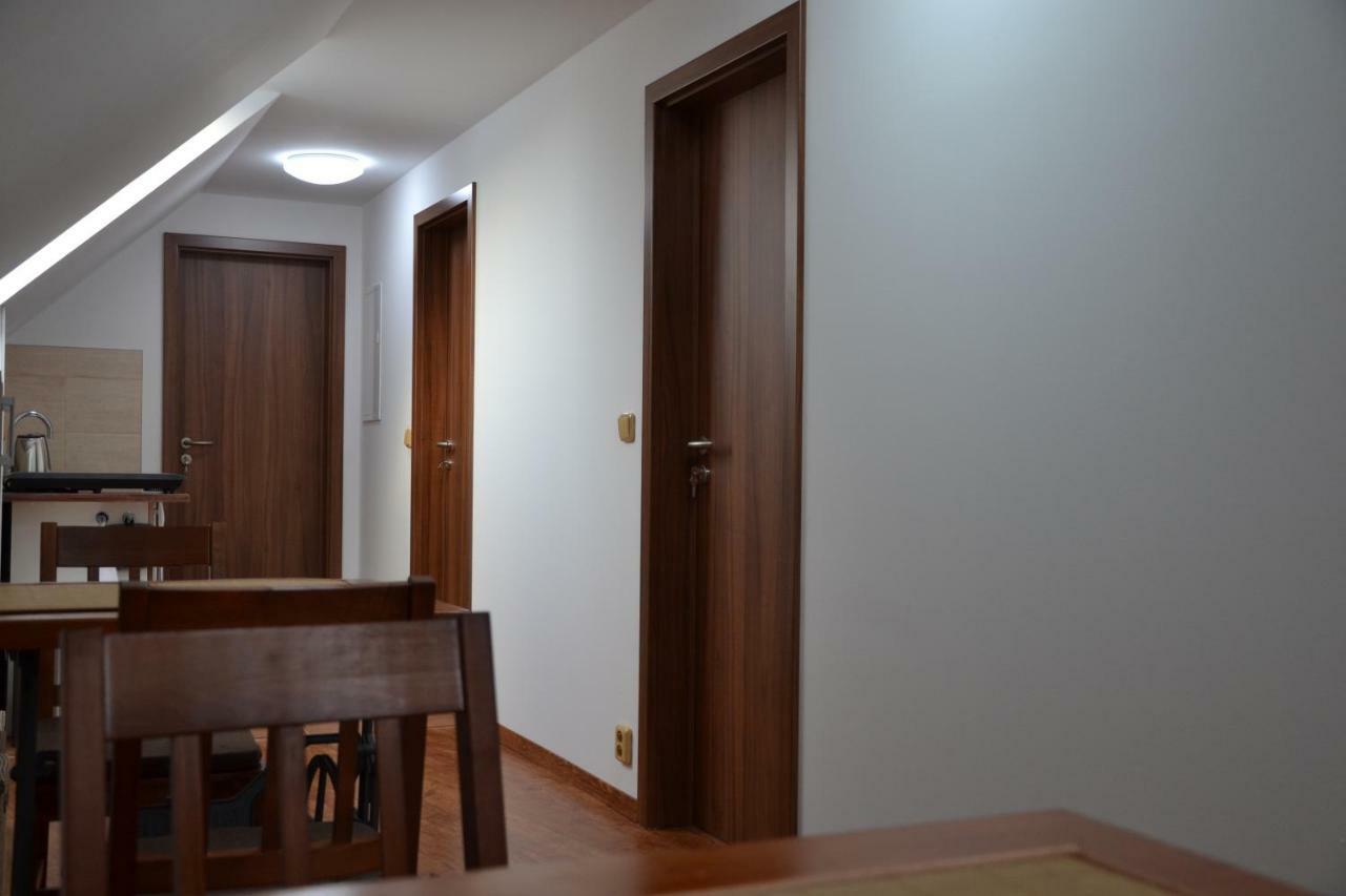 Attic Rooms Tabor Bagian luar foto